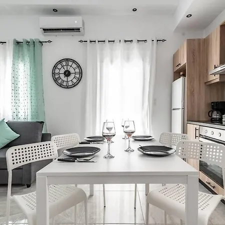 Modern & Stylish Flat For Friends & Couples