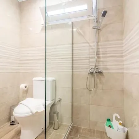 Modern & Stylish Flat For Friends & Couples *